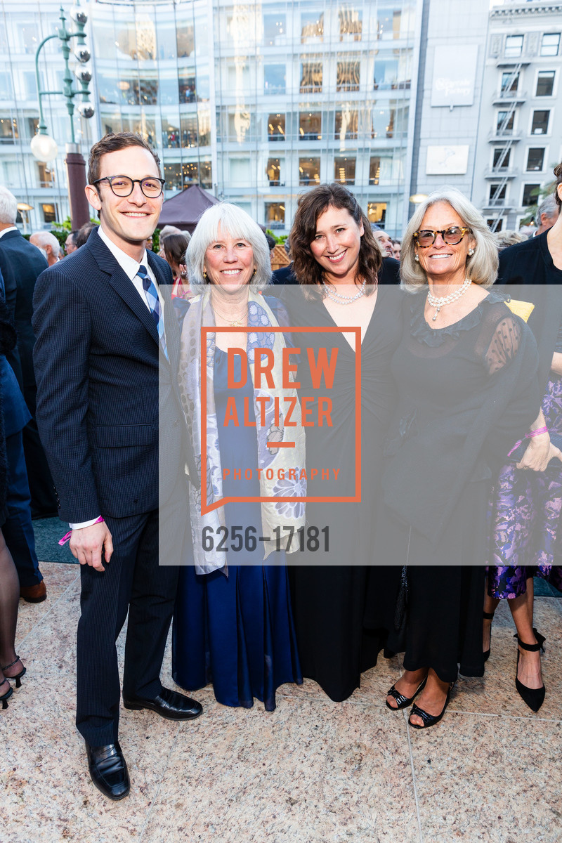 Dan Sternberg, Sandy Donnell, Claire Faggioli, Nena Hart, Save the Redwoods League 100th Anniversary Gala 2018, Union Square, October 13th, 2018, Photo #6256-17181 Dan Sternberg, Sandy Donnell, Claire Faggioli, Nena Hart, Photo #6256-17181
