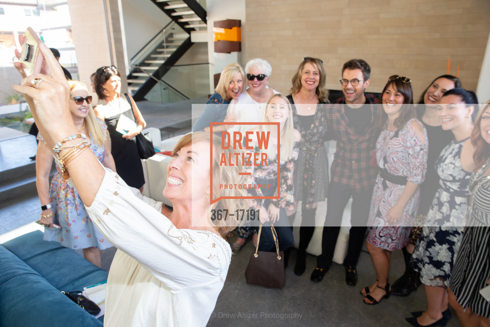Daphne Seymour Locati, Brad Goreski, Laurel McMann, Therese Sanchez, Mona Lisa Ballesteros, Irene Pagnos, Colleen Kirsten, Ronald McDonald House Hosts Live, Life, Lunch - Style Makers and Rule Breakers 2018, Venue space. 38 Cinnamon Court, Photo #367-17191 Daphne Seymour Locati, Brad Goreski, Laurel McMann, Therese Sanchez, Mona Lisa Ballesteros, Irene Pagnos, Colleen Kirsten, Photo #367-17191
