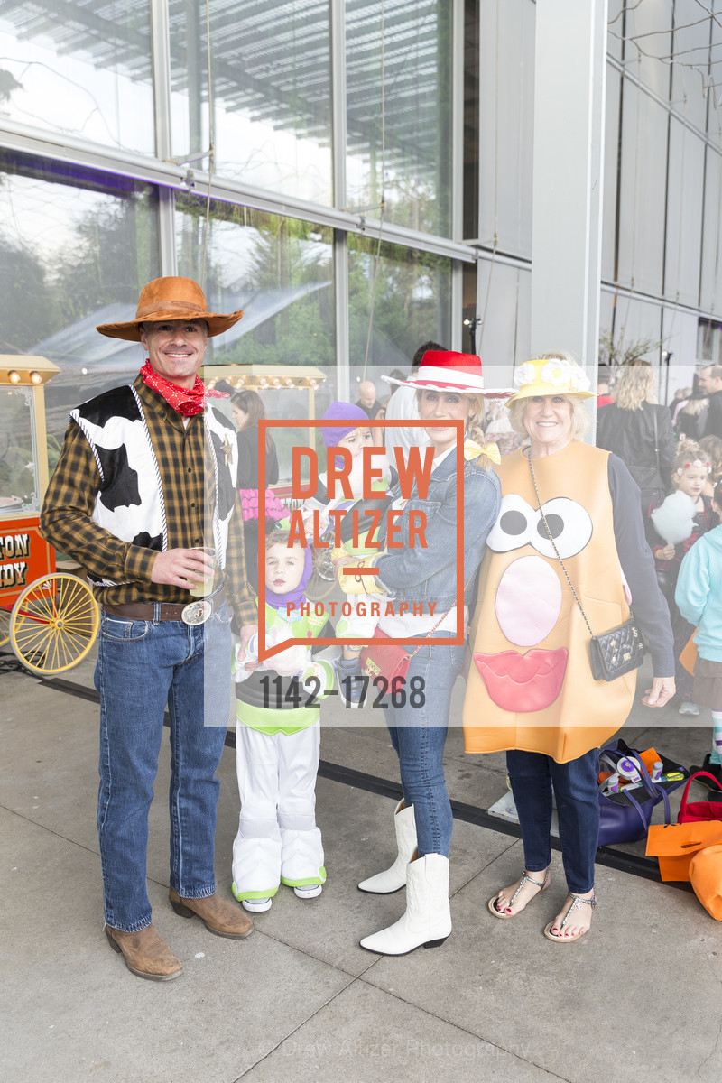 Melissa Ovadia, Jason Ovadia, Rex Ovadia, Riley Ovadia, Libby Ovadia, SuperNatural Halloween 2018 at The California Academy of Sciences, California Academy of Sciences. 55 Music Concourse Drive, Photo #1142-17268 Melissa Ovadia, Jason Ovadia, Rex Ovadia, Riley Ovadia, Libby Ovadia, Photo #1142-17268