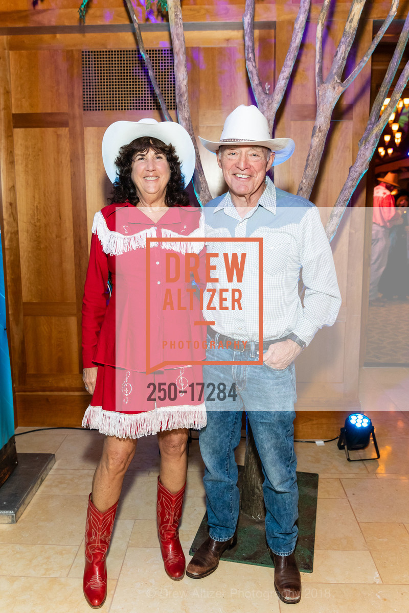 Marla Lowenthal, Gordon Myers, TheatreWorks Everlasting Gala 2018, Sharon Heights Country Club. 2900 Sand Hill Road, November 3rd, 2018, Photo #250-17284 Marla Lowenthal, Gordon Myers, Photo #250-17284