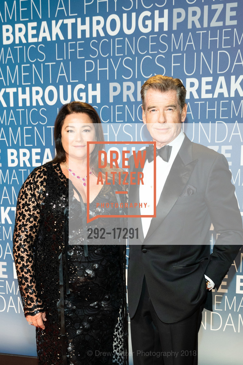 Keely Shaye Smith, Pierce Brosnan, 7th Annual Breakthrough Prize Ceremony, NASA Ames Research Center, Hangar One. Moffett Federal Airfield, November 4th, 2018, Photo #292-17291 Keely Shaye Smith, Pierce Brosnan, Photo #292-17291