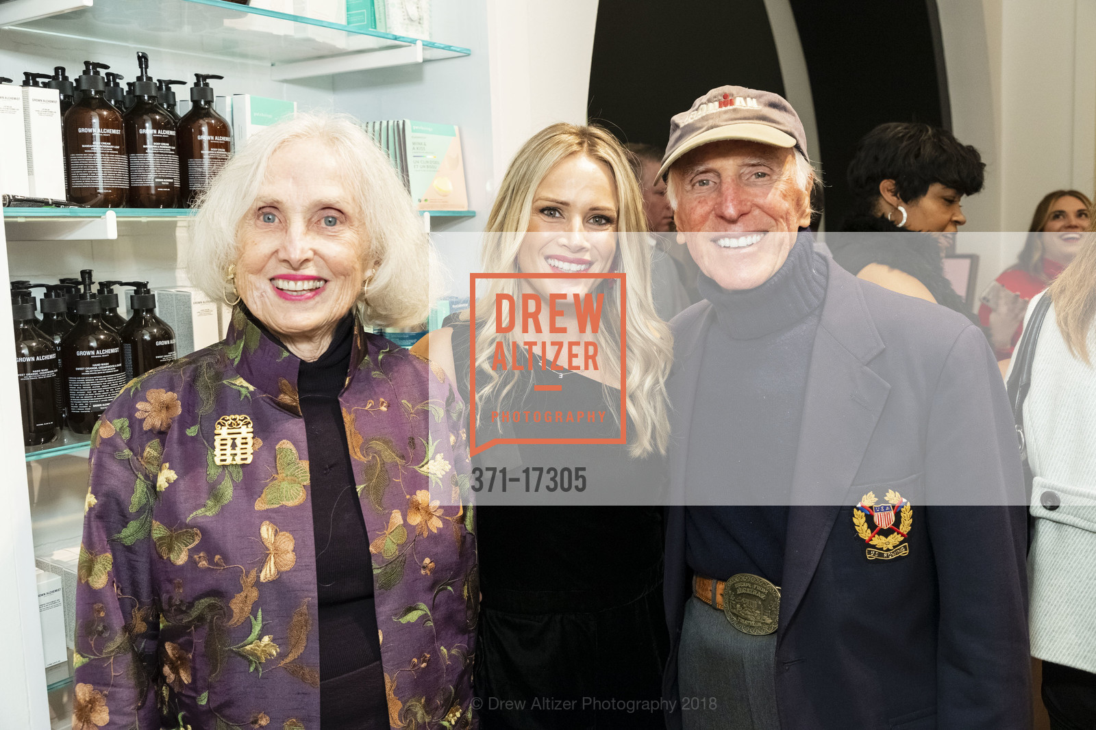 Gretchen Gooding, Michelle Olsen, Charles Gooding, Banana Republic Cos Bar Beauty Shop Launch 2018, Banana Republic. 256 Grant Avenue, November 8th, 2018, Photo #371-17305 Gretchen Gooding, Michelle Olsen, Charles Gooding, Photo #371-17305