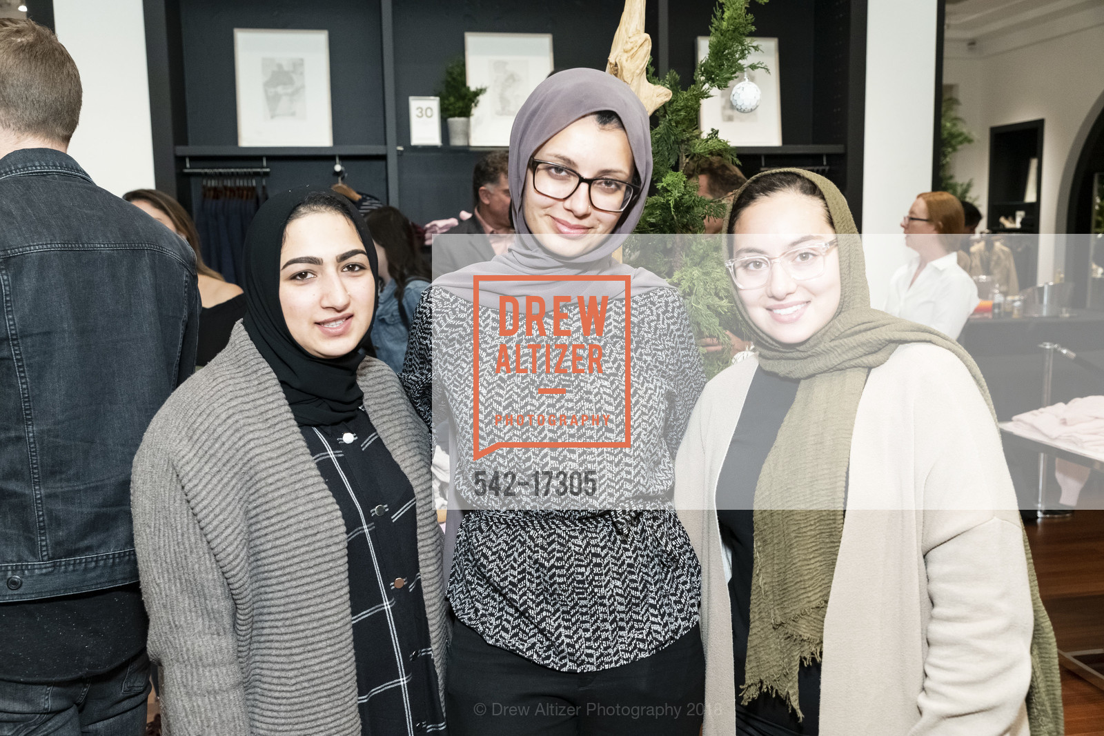 Huda Shaikh, Shabnam Habib, Rim Berradi, Banana Republic Cos Bar Beauty Shop Launch 2018, Banana Republic. 256 Grant Avenue, November 8th, 2018, Photo #542-17305 Huda Shaikh, Shabnam Habib, Rim Berradi, Photo #542-17305