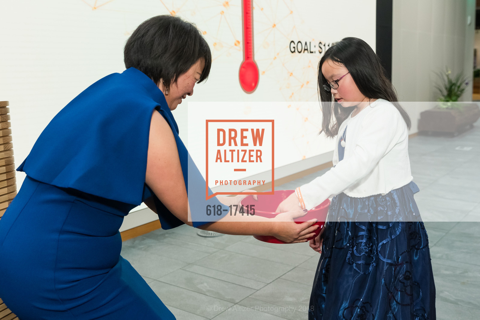 Suzanne Yau, Suri Zheng, Kids & Art Foundation's 10th Anniversary Celebrating Art and Life, Salesforce Tower, 30th Floor. 415 Mission Street, December 1st, 2018, Photo #618-17415 Suzanne Yau, Suri Zheng, Photo #618-17415