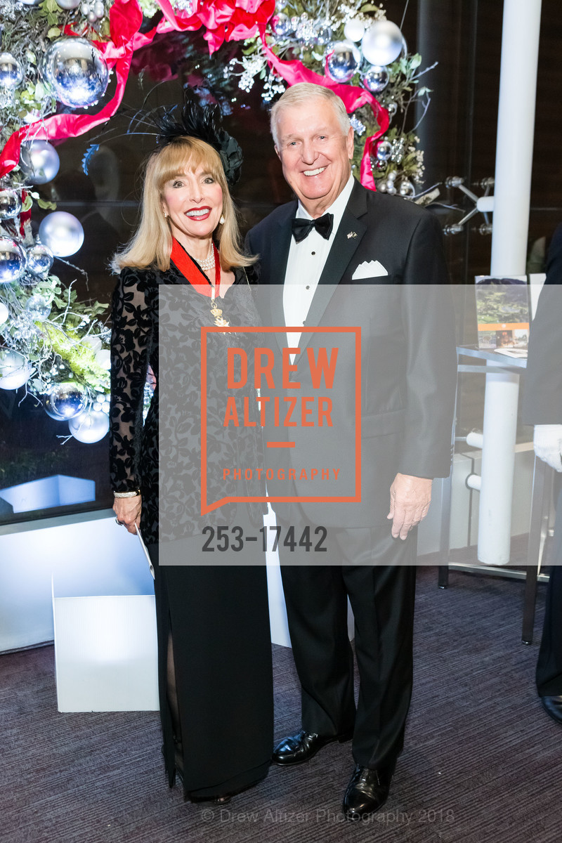 Sydene Kober, Tom Hart, Sovereign Order White Cross Ball 2018, St. Regis. 155 3rd Street, December 1st, 2018, Photo #253-17442 Sydene Kober, Tom Hart, Photo #253-17442