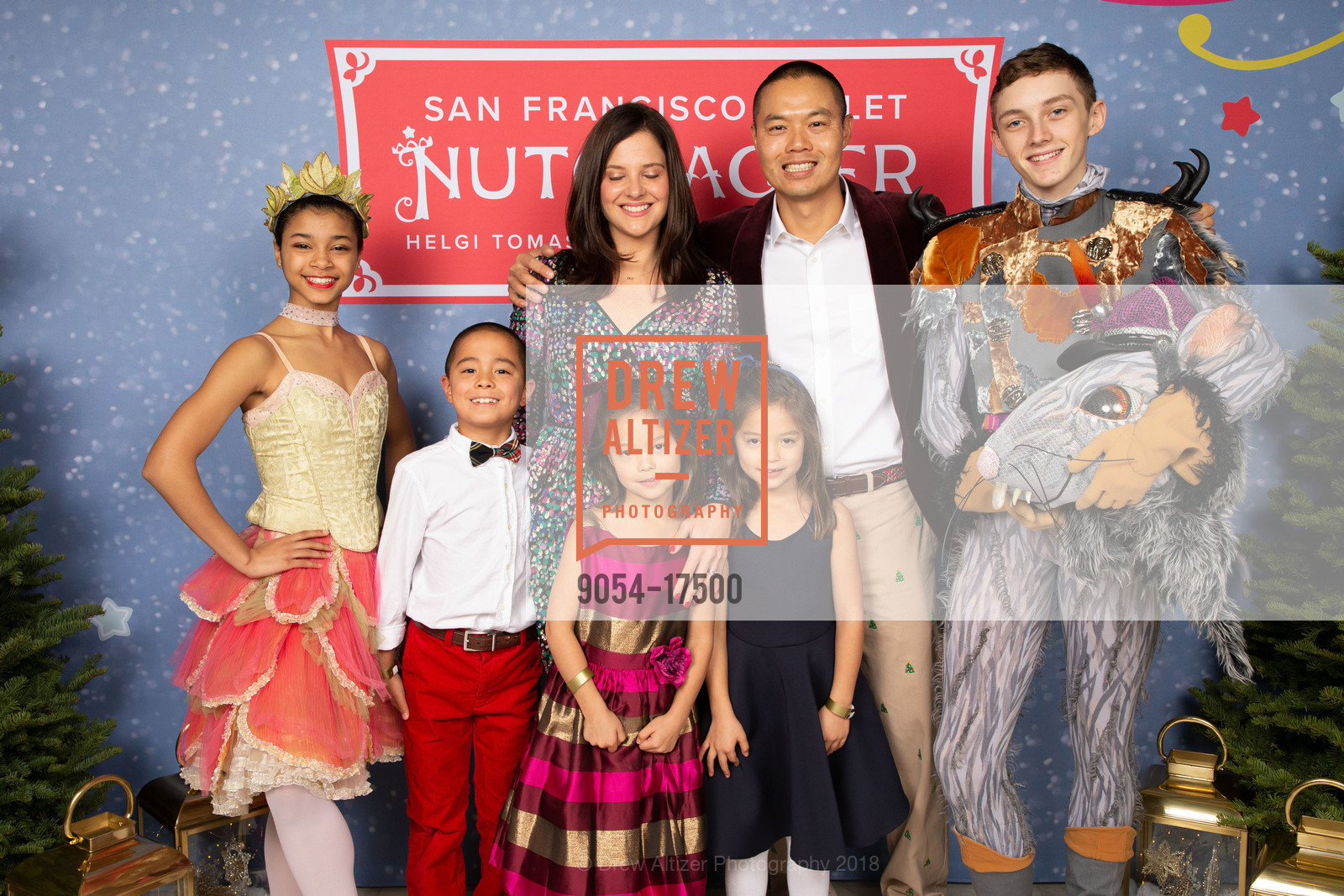 Owen Wu, Laurel Wu, Scarlett Wu, Amy Wu, Wayne Wu, SF Ballet Nutcracker Luncheon 2018, SF City Hall and War Memorial Opera House. 1 Dr Carlton B Goodlett Pl, December 15th, 2018, Photo #9054-17500 Owen Wu, Laurel Wu, Scarlett Wu, Amy Wu, Wayne Wu, Photo #9054-17500