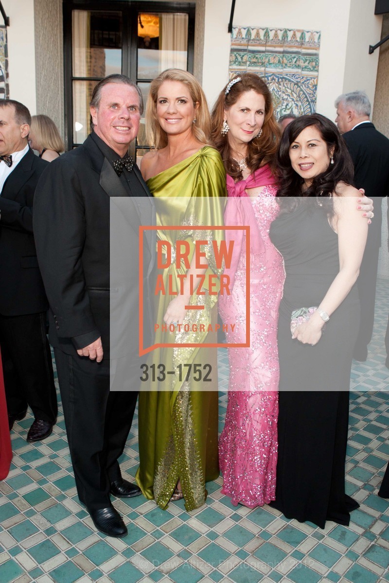 George Drysdale, Kelly Grimes, Patricia Ferren Loucks, Sharon Seto, JUNIOR LEAGUE OF SAN FRANCISCO'S 86th Annual Fashion Show Dinner, US, April 13th, 2012, Photo #313-1752 George Drysdale, Kelly Grimes, Patricia Ferren Loucks, Sharon Seto, Photo #313-1752