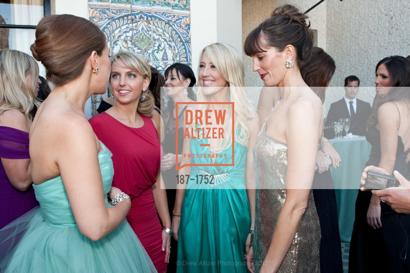 Schuyler Hudak, Kelly Swanson, Linsey Cioffari, Loree Dowse, Photo #187-1752