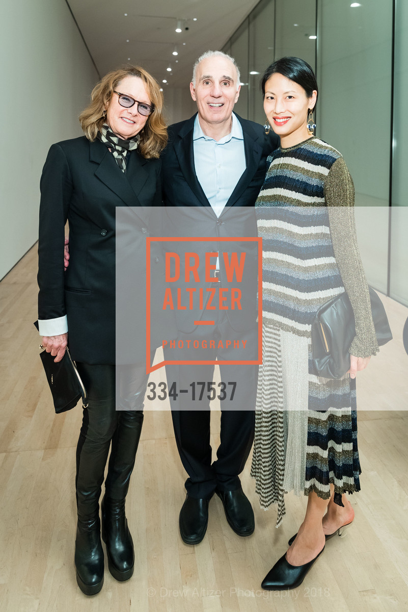Annie Philbin, Mitche Rales, Emily Rales, Vija Celmins: To Fix the Image in Memory Directors Circle/Curators Circle Preview, SFMOMA, December 13th, 2018, Photo #334-17537 Annie Philbin, Mitche Rales, Emily Rales, Photo #334-17537