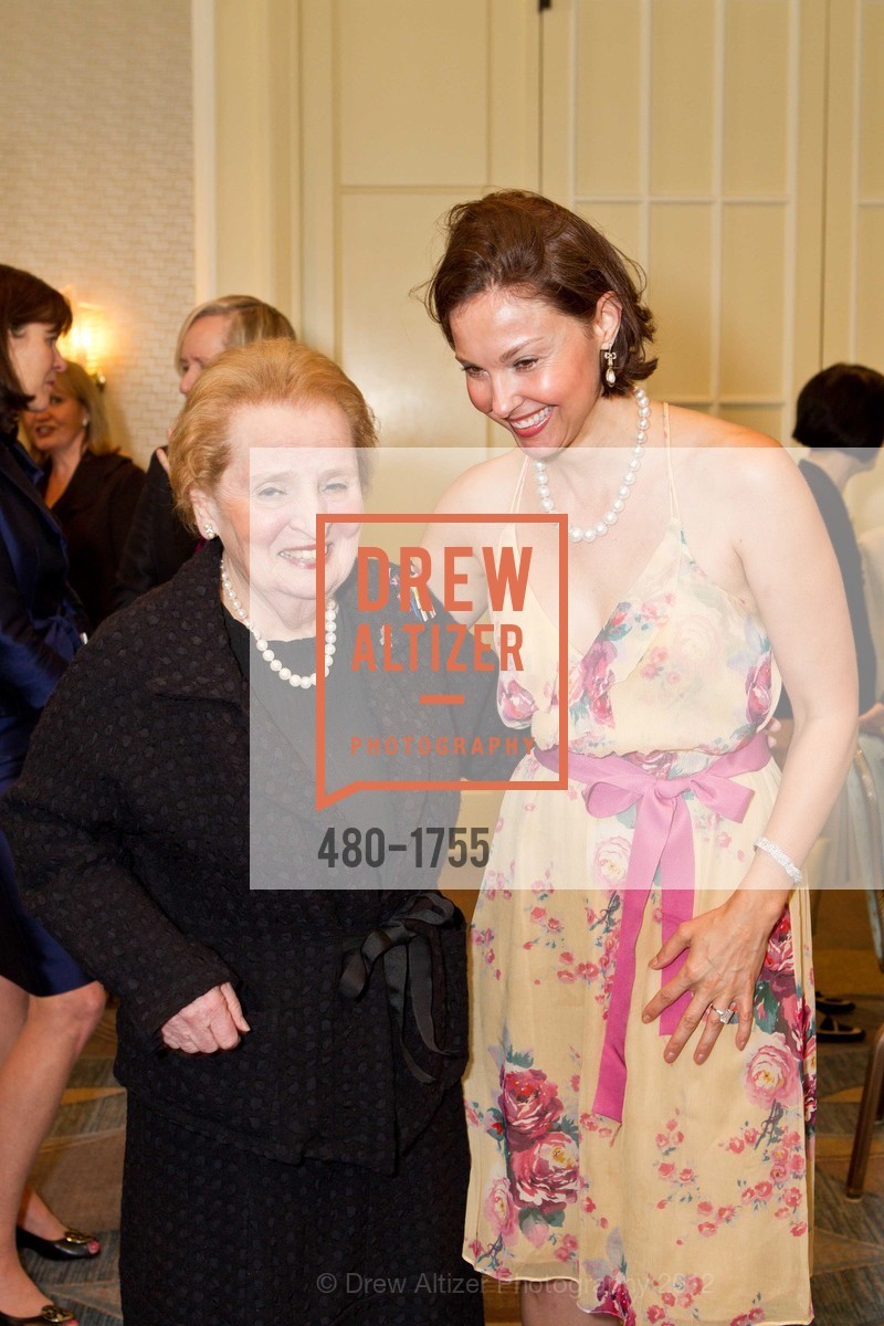 Madeleine Albright, Ashley Judd, Photo #480-1755