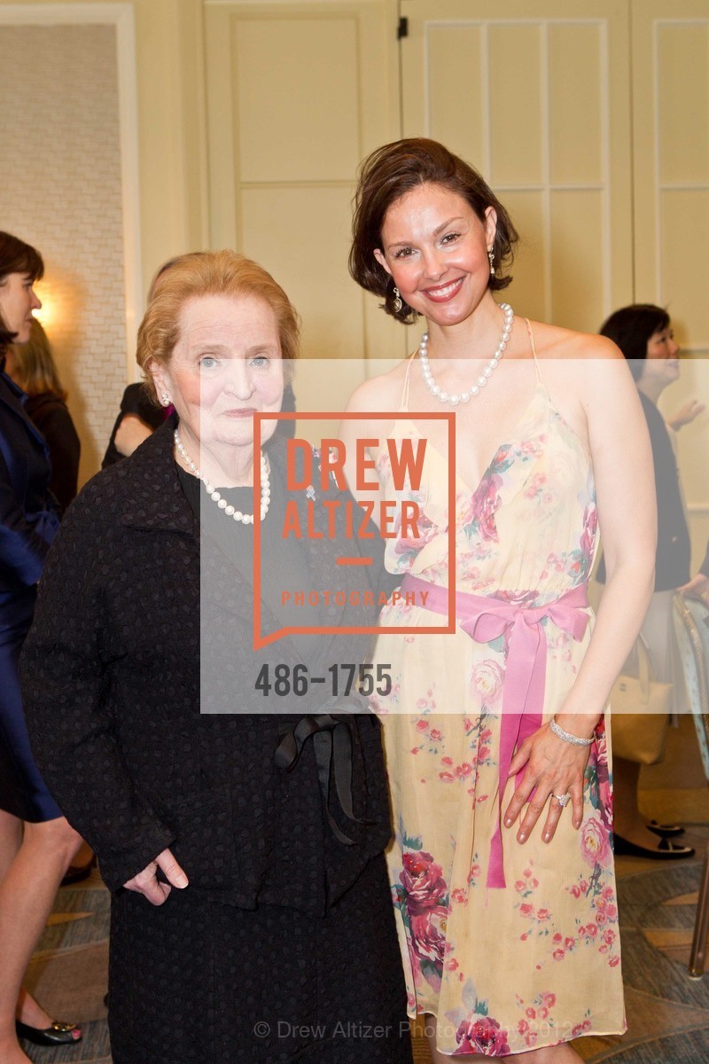 Madeleine Albright, Ashley Judd, Photo #486-1755