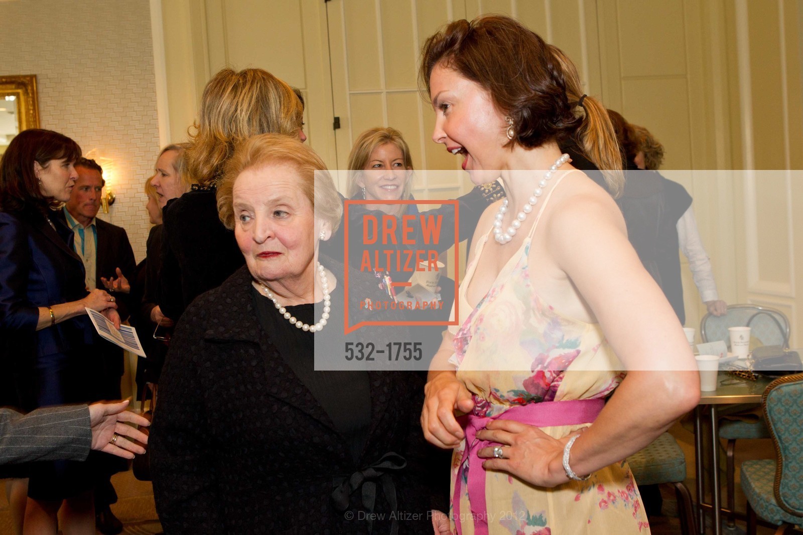 Madeleine Albright, Ashley Judd, Photo #532-1755