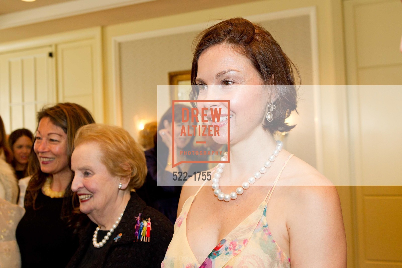 Madeleine Albright, Ashley Judd, Photo #522-1755