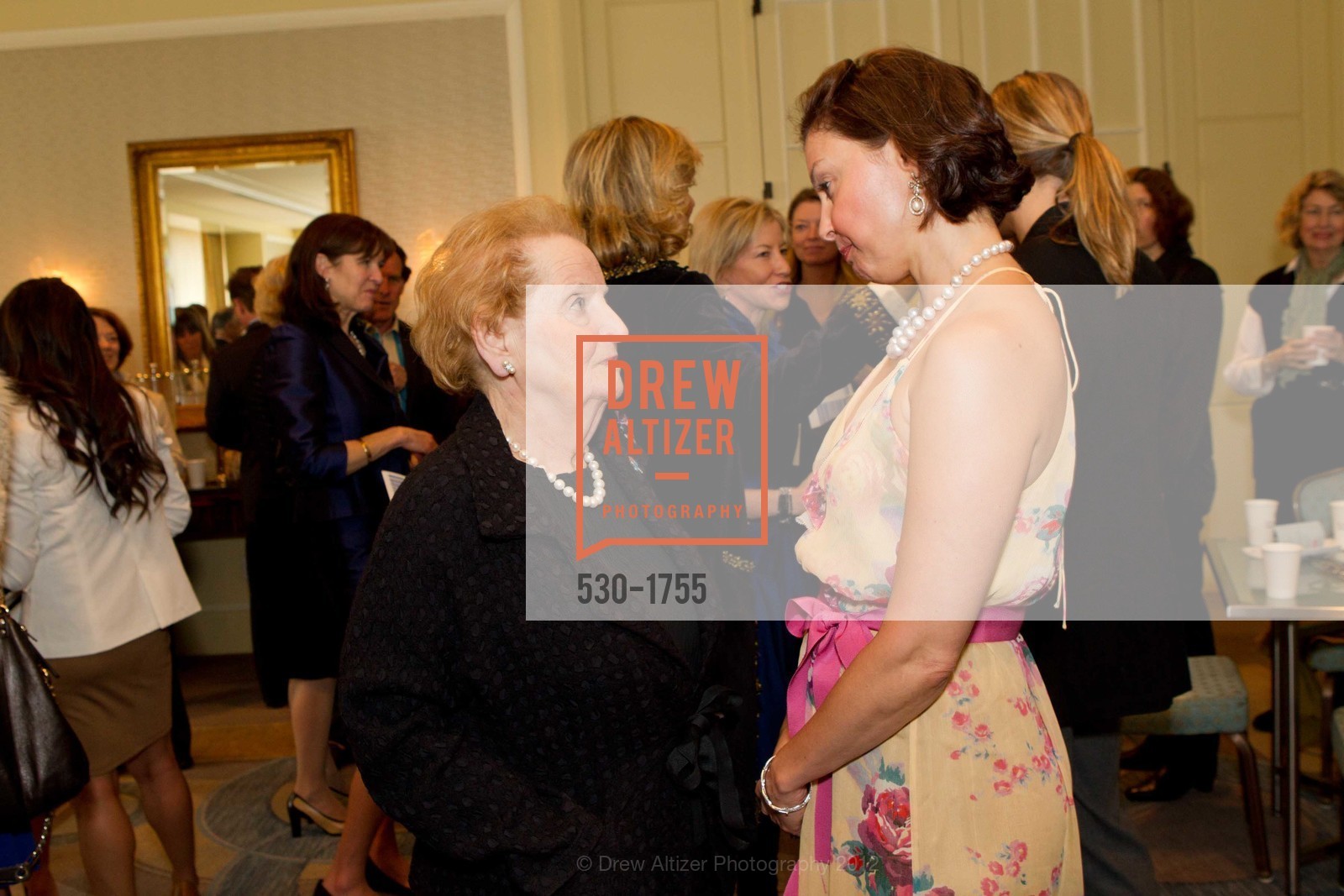 Madeleine Albright, Ashley Judd, Photo #530-1755