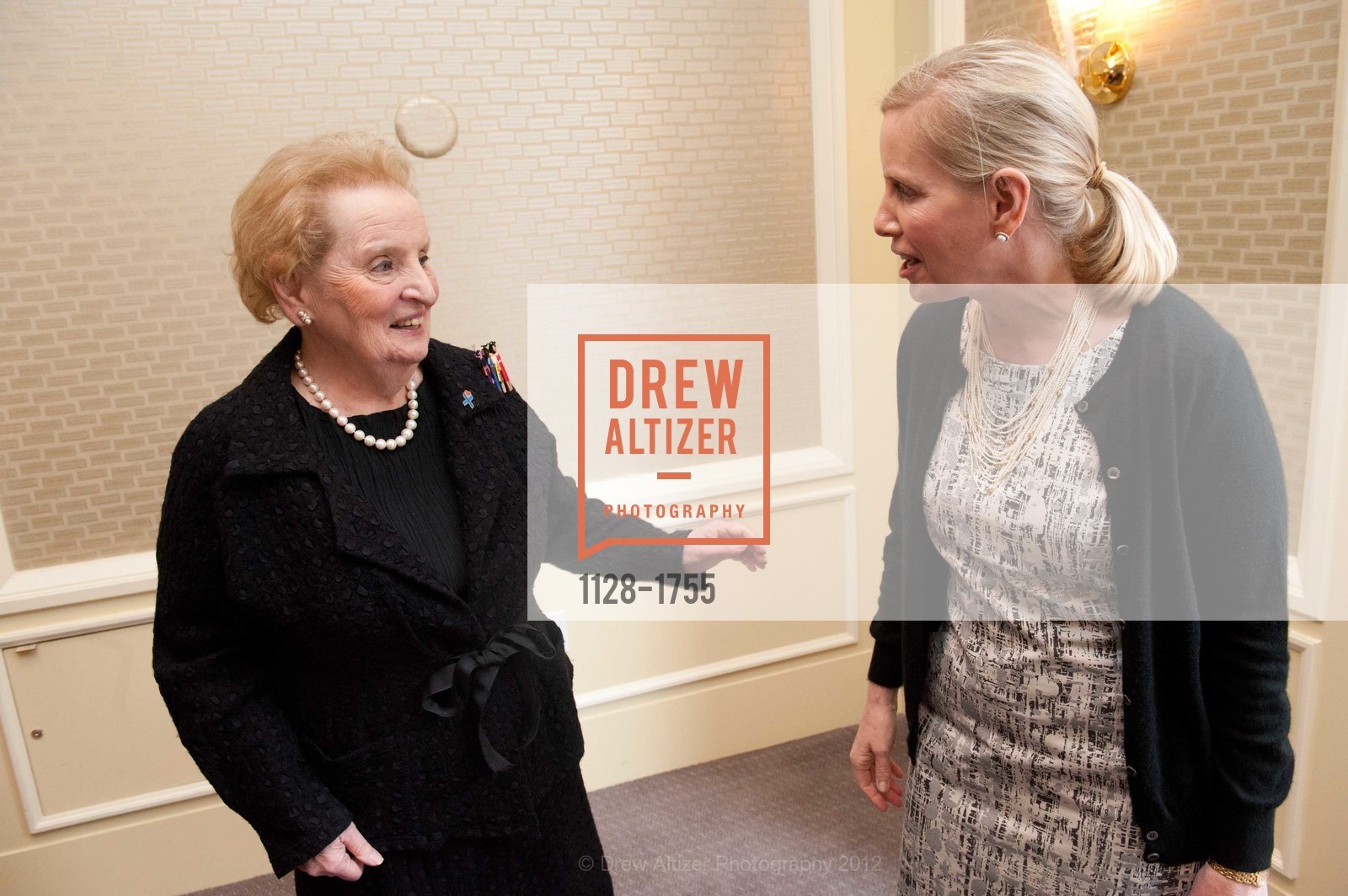 Madeleine Albright, Allison Huegel, Photo #1128-1755