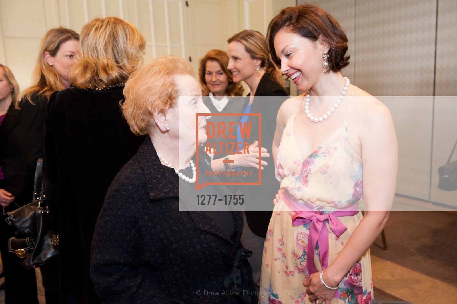 Madeleine Albright, Ashley Judd, Photo #1277-1755