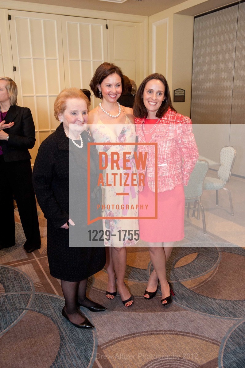 Madeleine Albright, Ashley Judd, Katie Albright, Photo #1229-1755