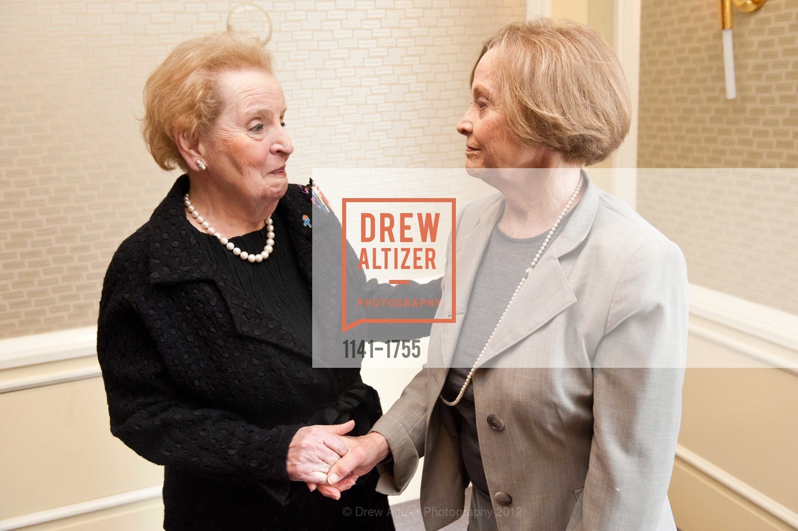 Madeleine Albright, Joan Boyd, Photo #1141-1755