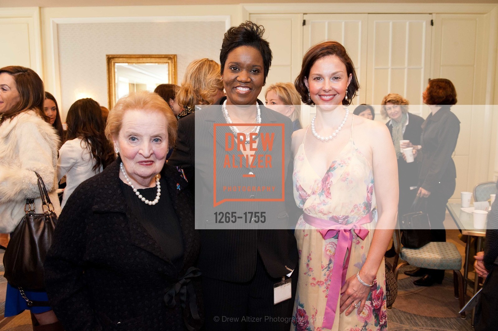 Madeleine Albright, Desiree Bartley, Ashley Judd, Photo #1265-1755