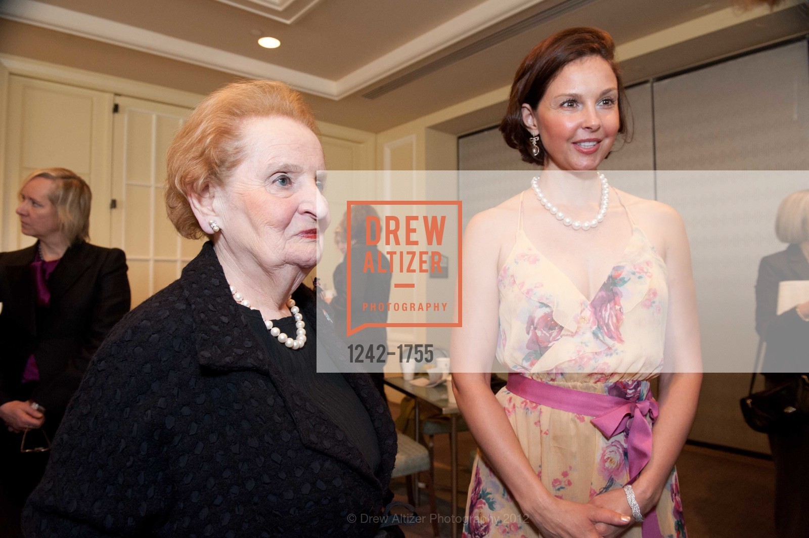 Madeleine Albright, Ashley Judd, Photo #1242-1755