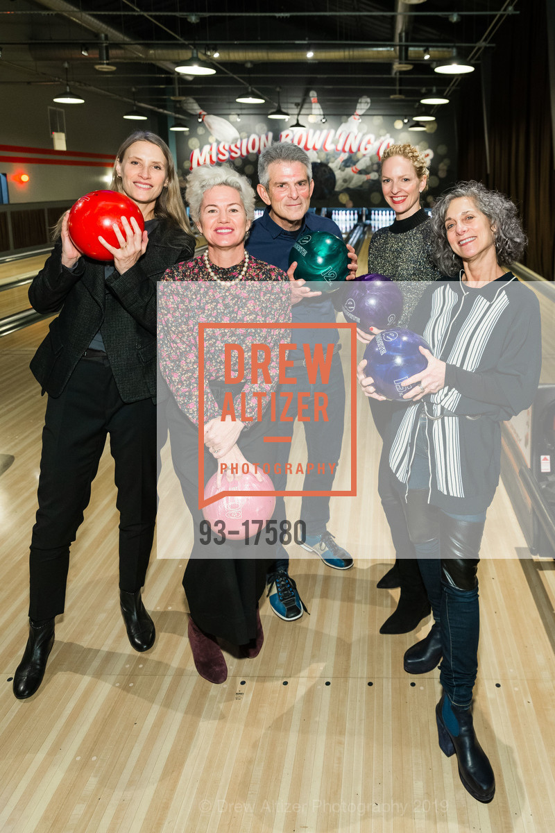 Hanna Schouwink, Bella Hubert, Jeffrey Fraenkel, Kristine Bell, Frish Brandt, Pre-FOG Bowling, Burger & Cocktail Extravaganza: Hosted by Fraenkel Gallery and David Zwirner Gallery, Mission Bowling Club. 3176 17th Street, January 15th, 2019, Photo #93-17580 Hanna Schouwink, Bella Hubert, Jeffrey Fraenkel, Kristine Bell, Frish Brandt, Photo #93-17580