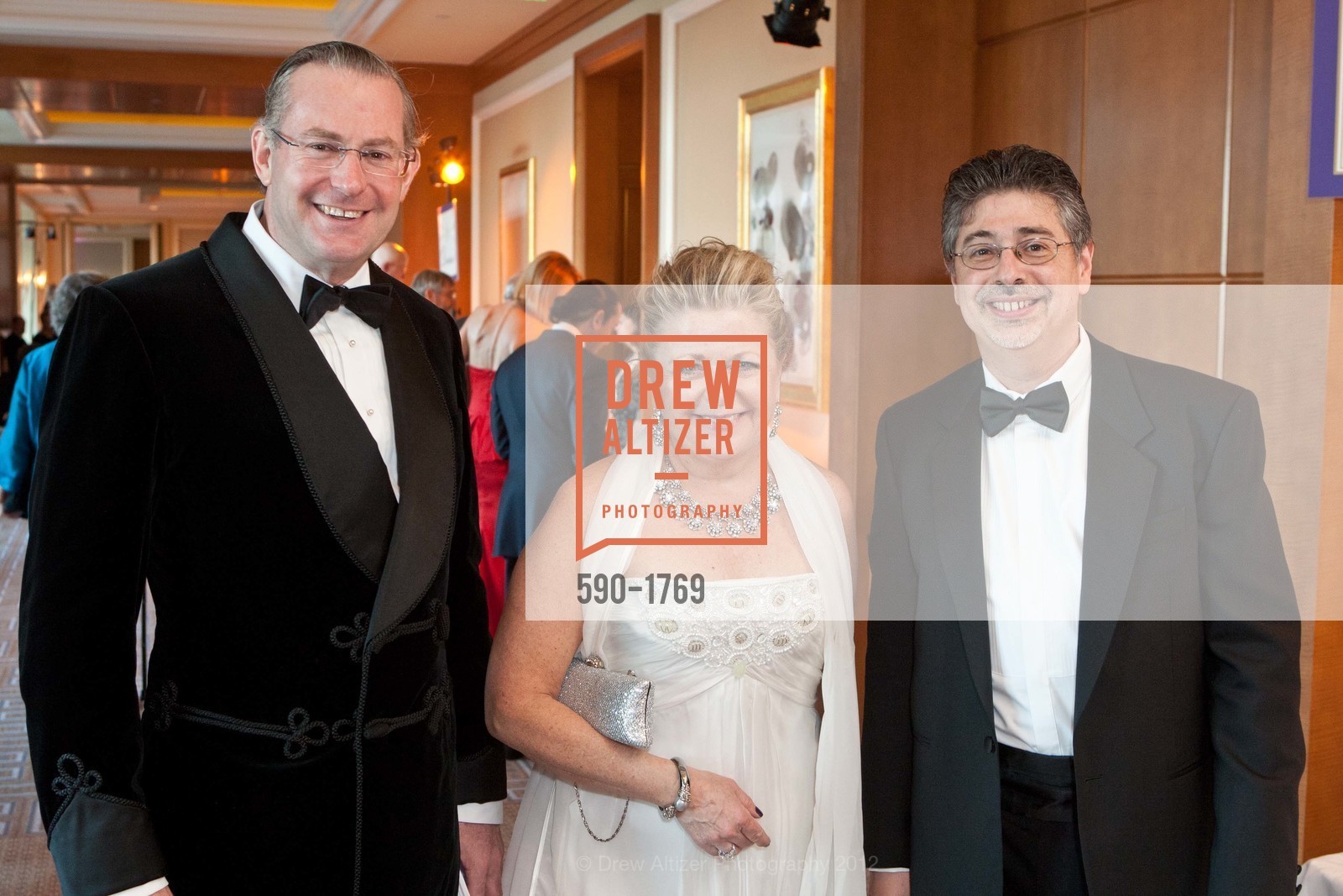 Jim Noe, Pamela Kuhn, Anthony Manoli, A Royal Affair - The Merola Opera Program Benefit Gala, US, April 21st, 2012, Photo #590-1769 Jim Noe, Pamela Kuhn, Anthony Manoli, Photo #590-1769