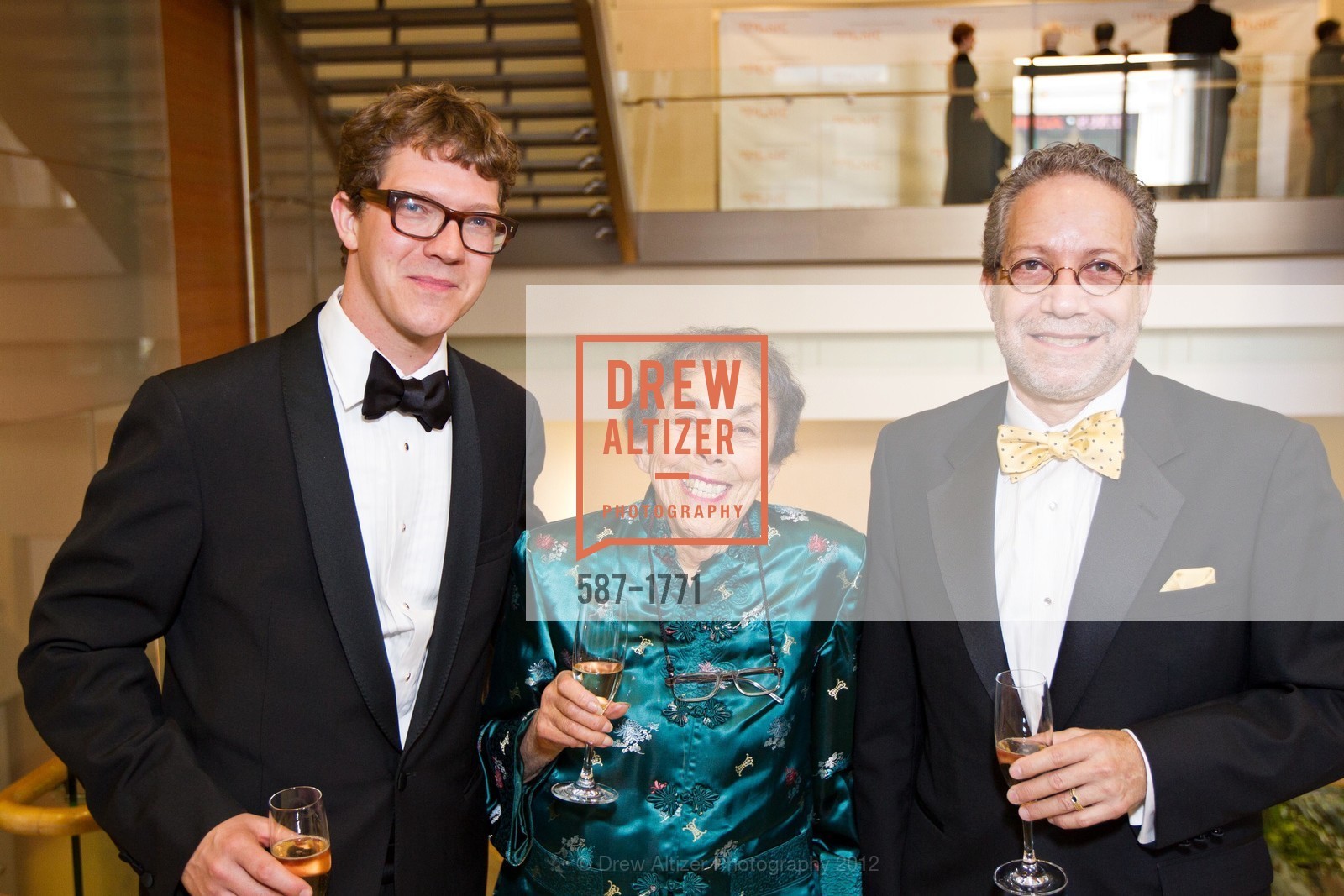 Alex Brose, Vivienne Miller, Larry Newhouse, 2012 CONSERVATORY GALA in honor of COLIN MURDOCH, US, April 25th, 2012, Photo #587-1771 Alex Brose, Vivienne Miller, Larry Newhouse, Photo #587-1771