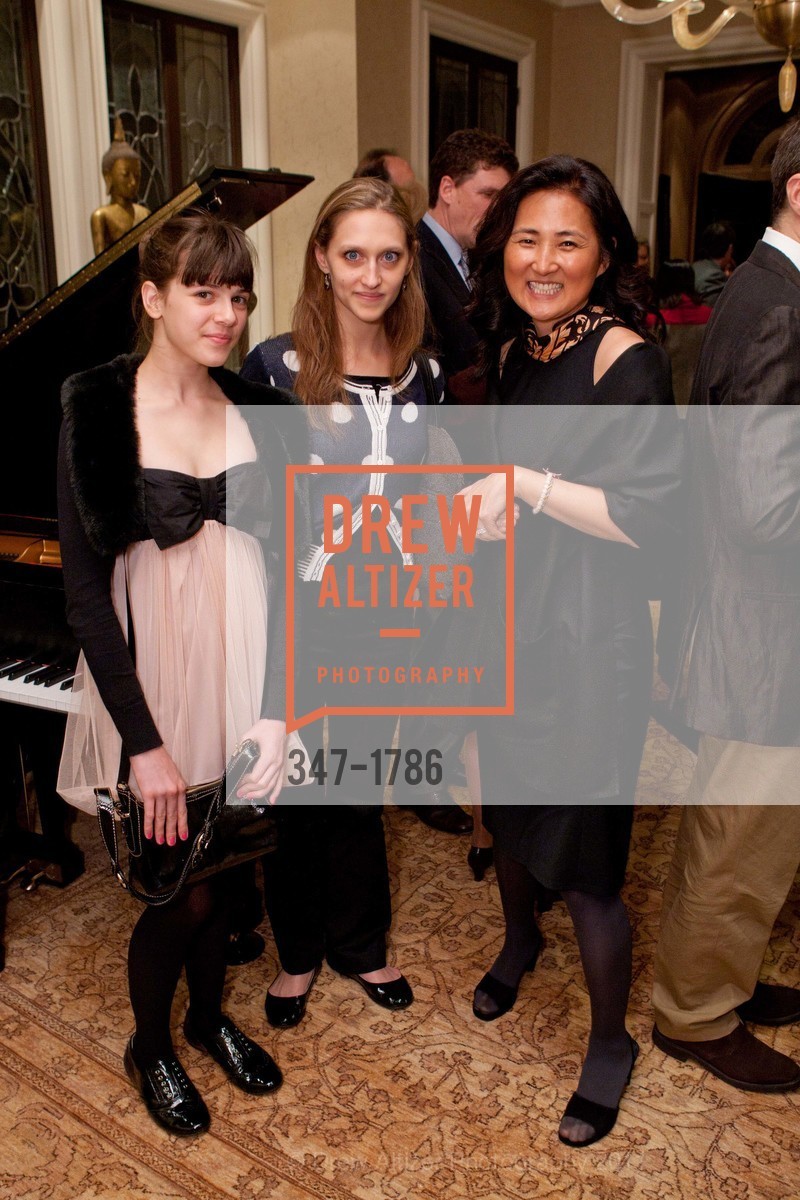 Cattarina Sinclaire, Sarah van Patten, Song Detoc, Photo #347-1786