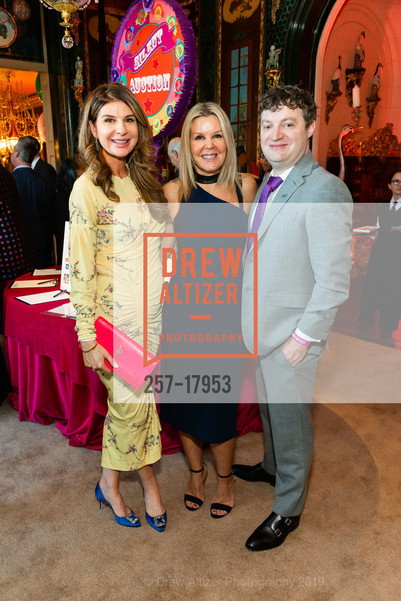 Martina Sola, Kim Scurr, Oisin Heneghan, Glogau Teddy Bear Party 2019, Private Residence, March 21st, 2019, Photo #257-17953 Martina Sola, Kim Scurr, Oisin Heneghan, Photo #257-17953