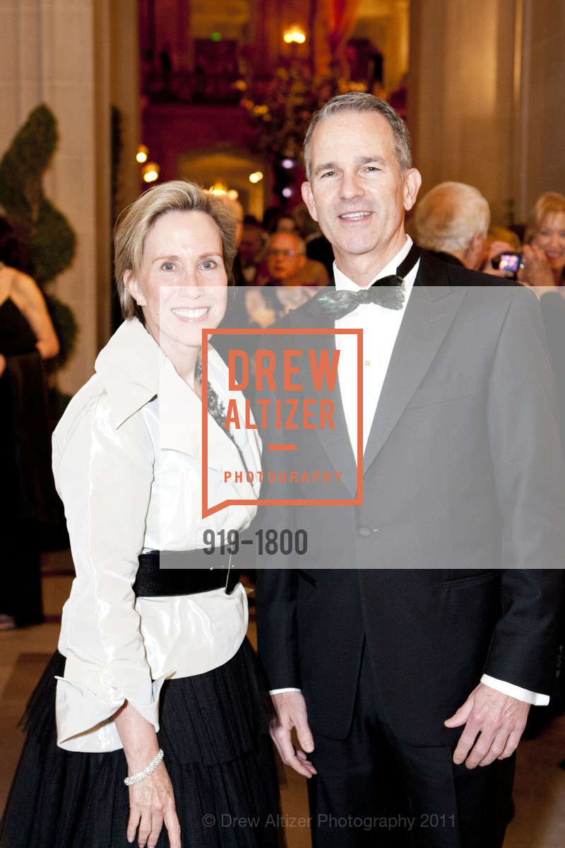 Rebecca Schumacher, Jeffrey Gibson, SAN FRANCISCO BALLET "La Belle Epoque" Patrons Arrivals, Dinner and Intermission, San Francisco City Hall, January 27th, 2011, Photo #919-1800 Rebecca Schumacher, Jeffrey Gibson, Photo #919-1800