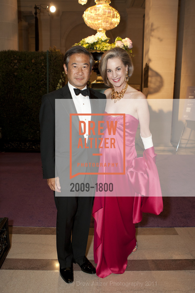 Thong Nguyen, Maureen Footer, SAN FRANCISCO BALLET "La Belle Epoque" Patrons Arrivals, Dinner and Intermission, San Francisco City Hall, January 27th, 2011, Photo #2009-1800 Thong Nguyen, Maureen Footer, Photo #2009-1800