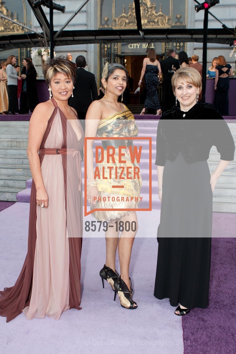 Rosalina Lydster, Deepa Pakianathan, Laura Compton, SAN FRANCISCO BALLET "La Belle Epoque" Patrons Arrivals, Dinner and Intermission, San Francisco City Hall, January 27th, 2011, Photo #8579-1800 Rosalina Lydster, Deepa Pakianathan, Laura Compton, Photo #8579-1800