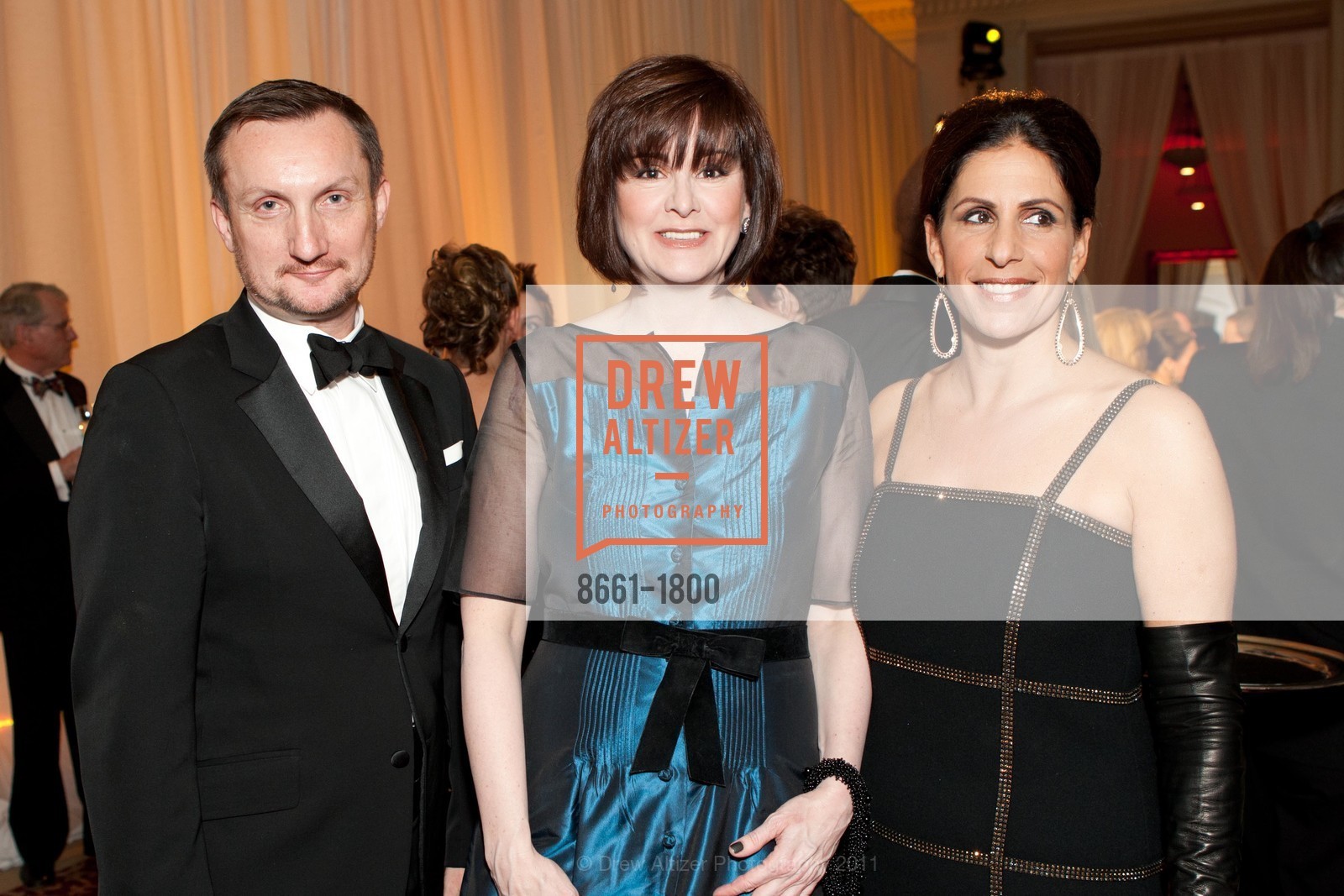 Giles Marsden, Elizabeth Carr, Lisa Grotts, SAN FRANCISCO BALLET "La Belle Epoque" Patrons Arrivals, Dinner and Intermission, San Francisco City Hall, January 27th, 2011, Photo #8661-1800 Giles Marsden, Elizabeth Carr, Lisa Grotts, Photo #8661-1800