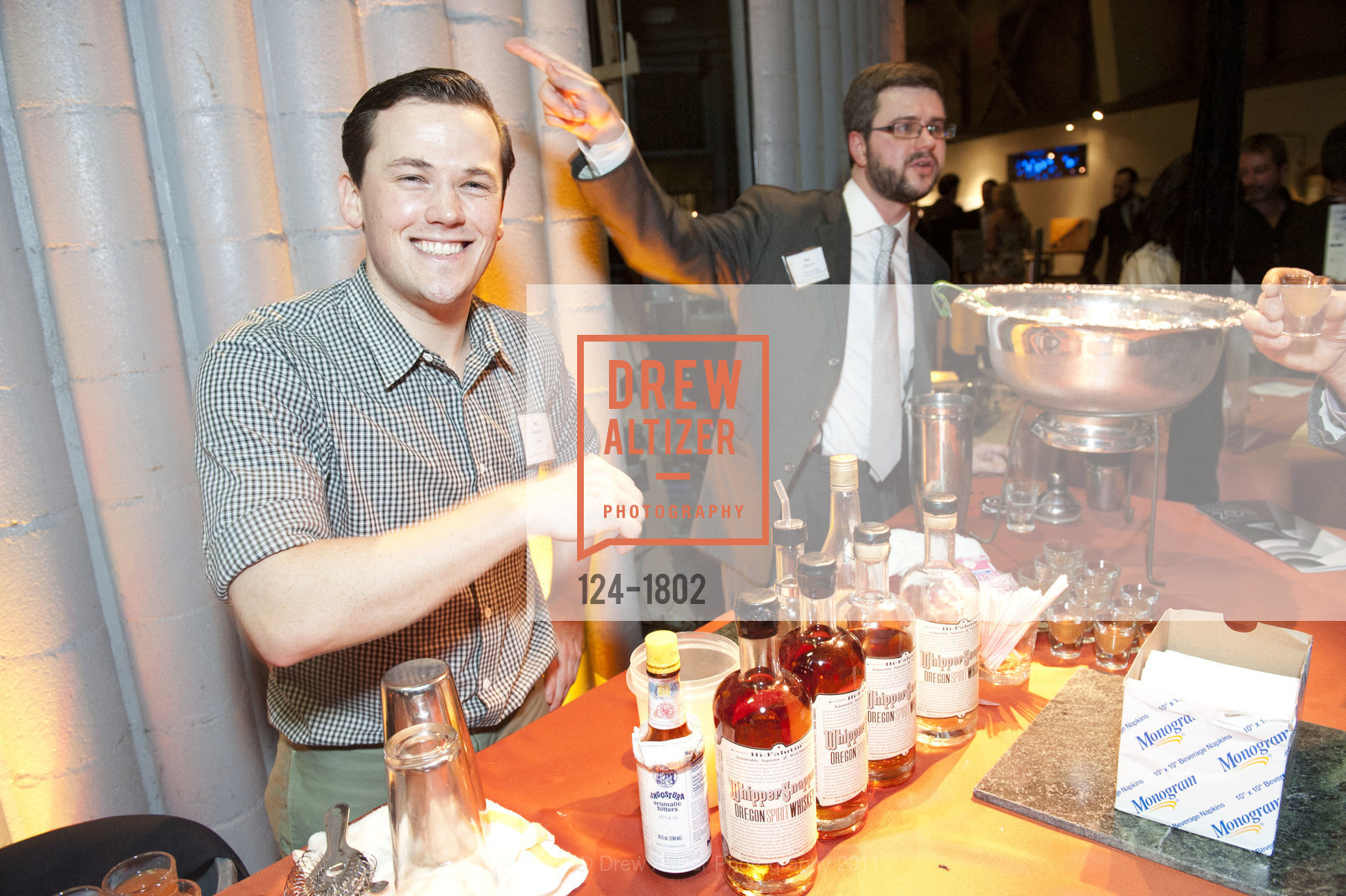 Erik Hakkinen, Exploratorium Winter Fundraiser: SCIENCE OF COCKTAILS, US, January 28th, 2011, Photo #124-1802 Erik Hakkinen, Photo #124-1802