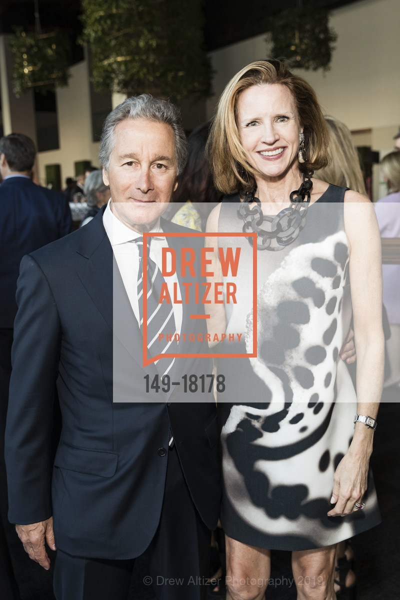 Telly Hoimes, Barbara Vaughn Hoimes, Environmental Working Group 10th Annual Earth Dinner, City View at the Metreon. 135 4th Street, April 23rd, 2019, Photo #149-18178 Telly Hoimes, Barbara Vaughn Hoimes, Photo #149-18178