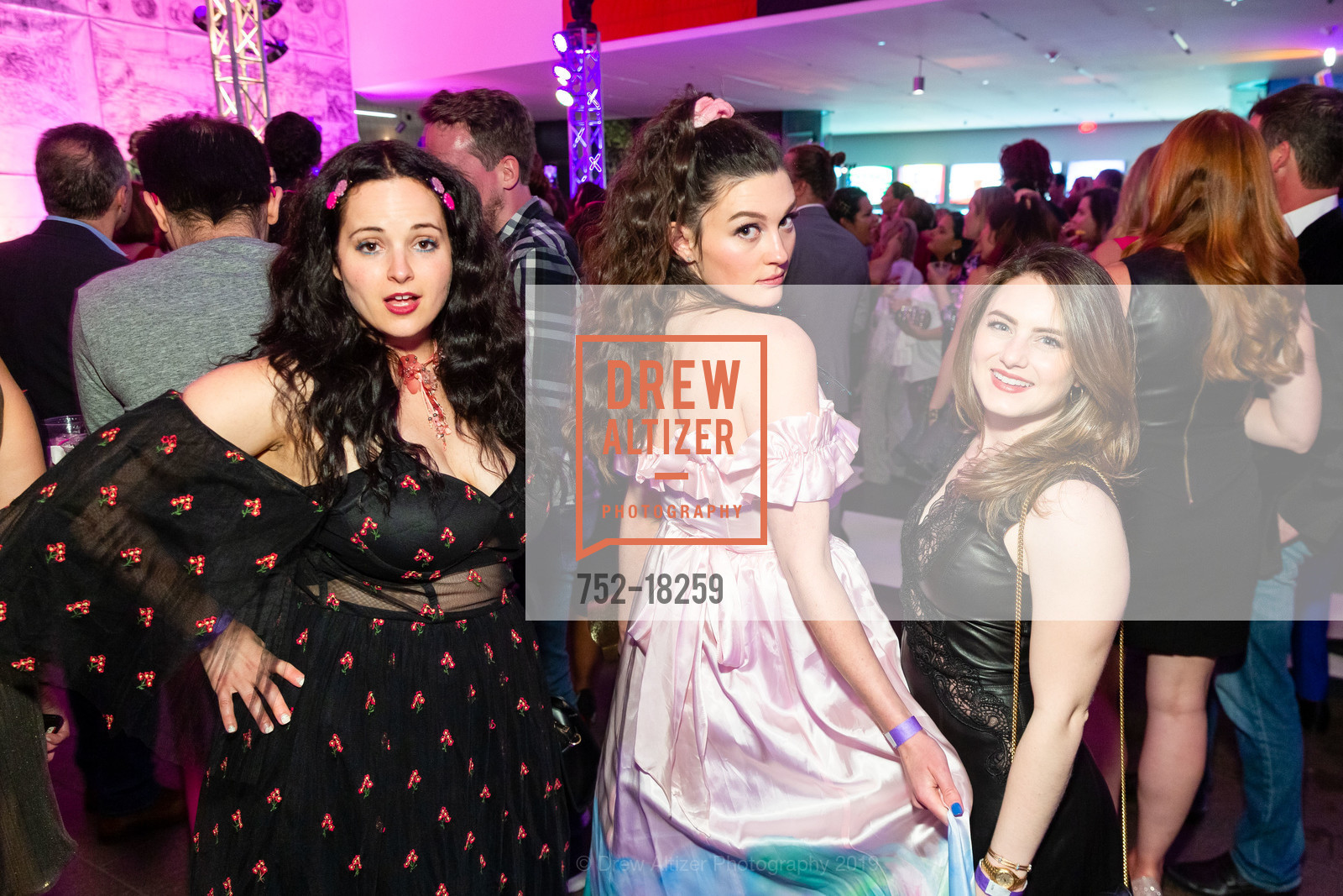 Megan Abraham, Maddie Fuller, Liza Gurtin, Mëtal et Monet: Into the Garden ArtPoint’s Annual Gala, de Young Museum. 50 Hagiwara Tea Garden Dr, April 27th, 2019, Photo #752-18259 Megan Abraham, Maddie Fuller, Liza Gurtin, Photo #752-18259