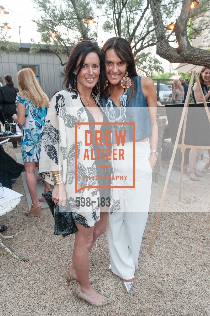 Tara Schon, Nadine Curtis, Photo #598-183