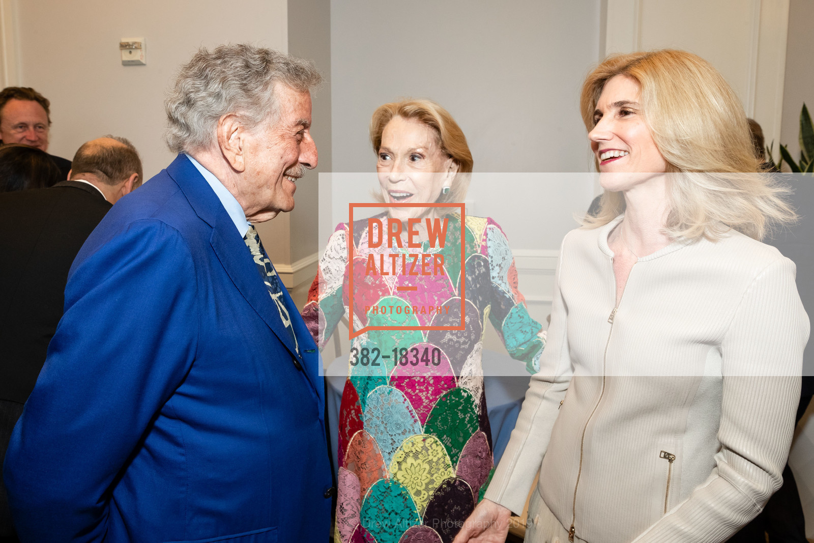 Tony Bennett, Charlotte Shultz, Susan Benedetto, Photo #382-18340