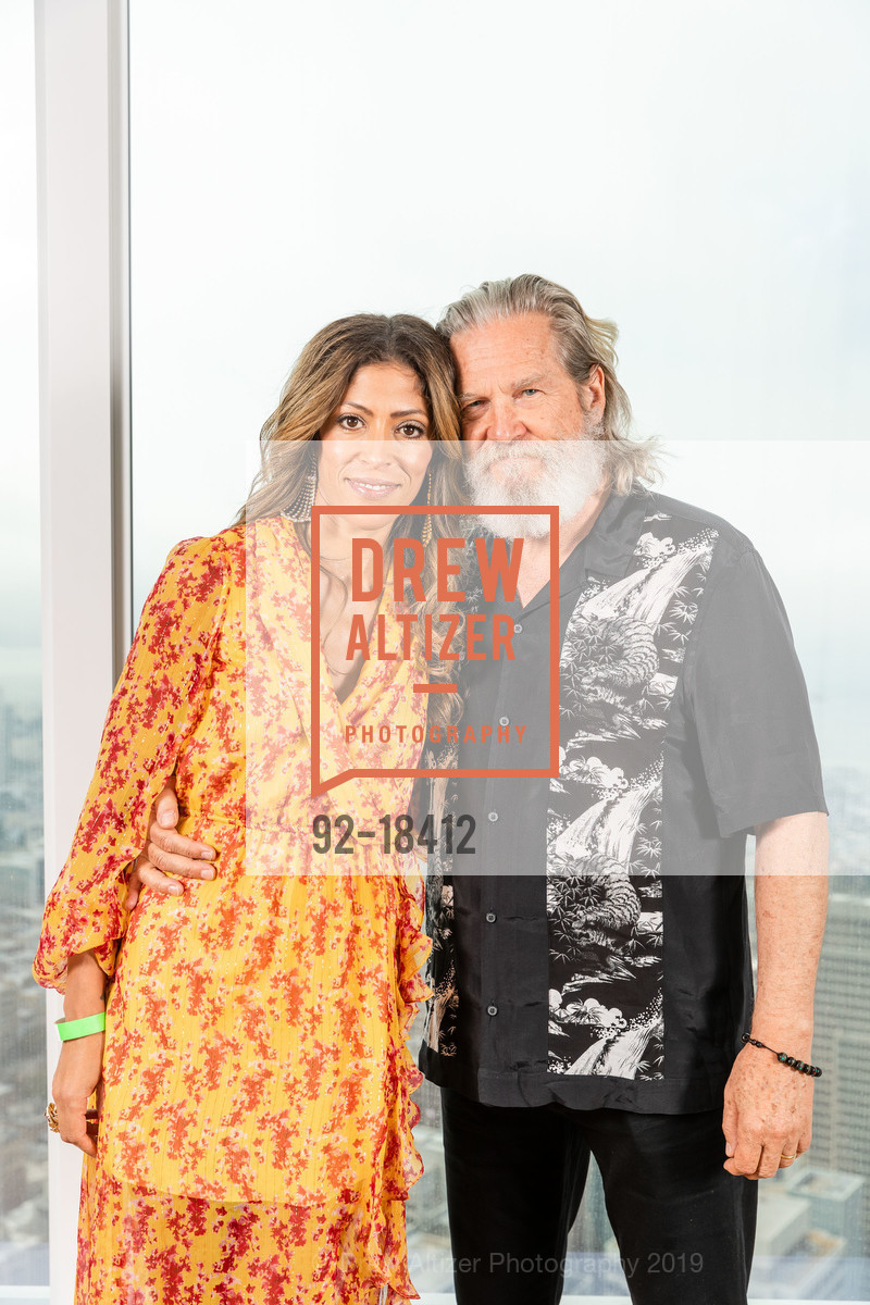 Subyn Wadsworth, Jeff Bridges, LymeAid 2019, Salesforce Tower, 60 and 61st Floors. 415 Mission St, May 11th, 2019, Photo #92-18412 Subyn Wadsworth, Jeff Bridges, Photo #92-18412