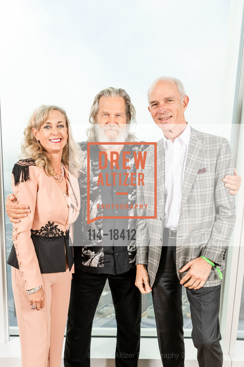 Eileen Morgenthaler, Jeff Bridges, Gary Morgenthaler, LymeAid 2019, Salesforce Tower, 60 and 61st Floors. 415 Mission St, May 11th, 2019, Photo #114-18412 Eileen Morgenthaler, Jeff Bridges, Gary Morgenthaler, Photo #114-18412