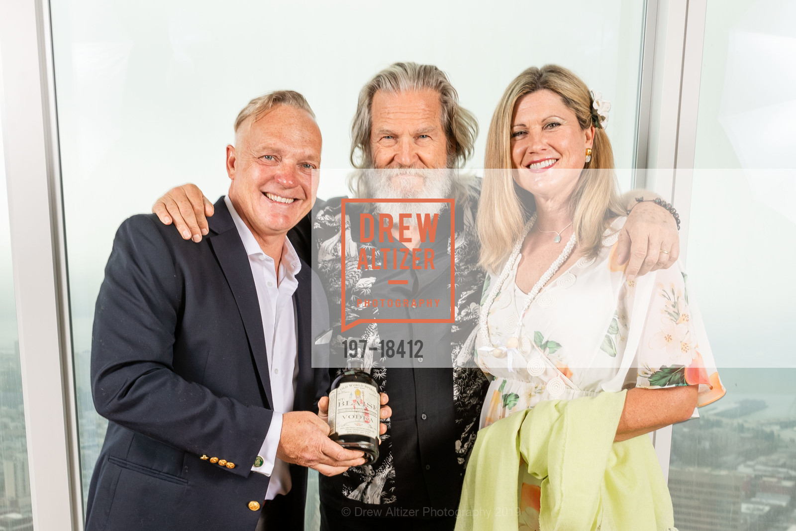 Davorin Kuchan, Jeff Bridges, Lucy Kuchan, LymeAid 2019, Salesforce Tower, 60 and 61st Floors. 415 Mission St, May 11th, 2019, Photo #197-18412 Davorin Kuchan, Jeff Bridges, Lucy Kuchan, Photo #197-18412