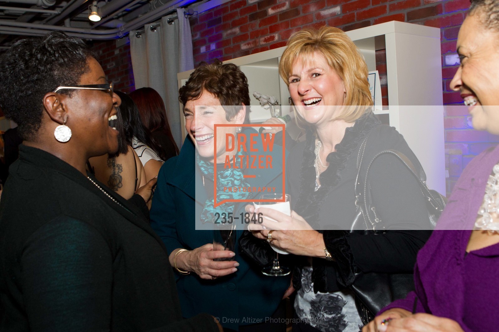 Tamara Jones, Linda Hylen, Diana Cardenas, Sharisse, BLU BUNGALOW Soft Launch - Venue Sneak Peek, US, March 4th, 2011, Photo #235-1846 Tamara Jones, Linda Hylen, Diana Cardenas, Sharisse, Photo #235-1846