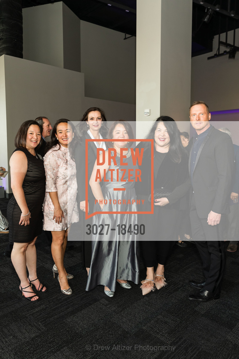 Jeanette Li, April Chou, Dawn Dzedzy, Grace Li, Kobi Conaway, Andrew Flesher, On Lok Celebrates 2019, The City View at Metreon. 135 4th St #4000, Photo #3027-18490 Jeanette Li, April Chou, Dawn Dzedzy, Grace Li, Kobi Conaway, Andrew Flesher, Photo #3027-18490