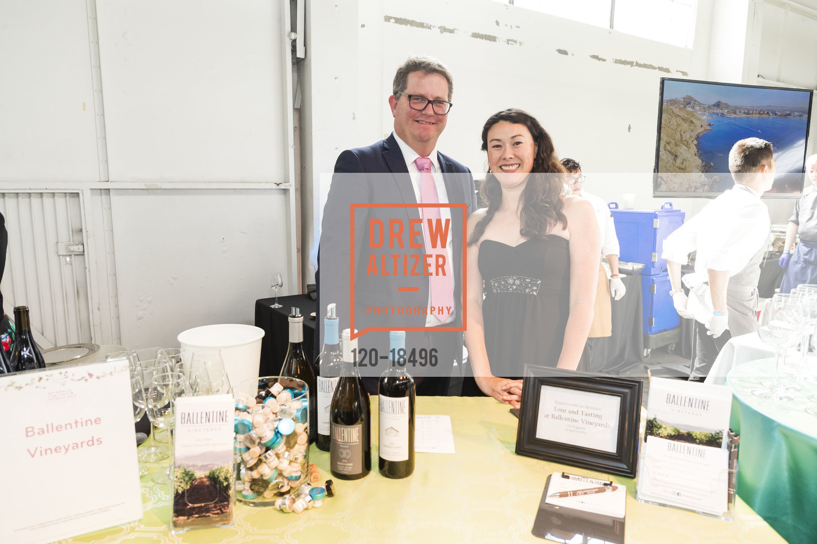 Bruce Devlin, Jackie Deveny, Meals on Wheels San Francisco 32nd Annual Star Chefs and Vintners Gala 2019, Fort Mason Festival Pavillion. 2 Marina Boulevard, May 19th, 2019, Photo #120-18496 Bruce Devlin, Jackie Deveny, Photo #120-18496