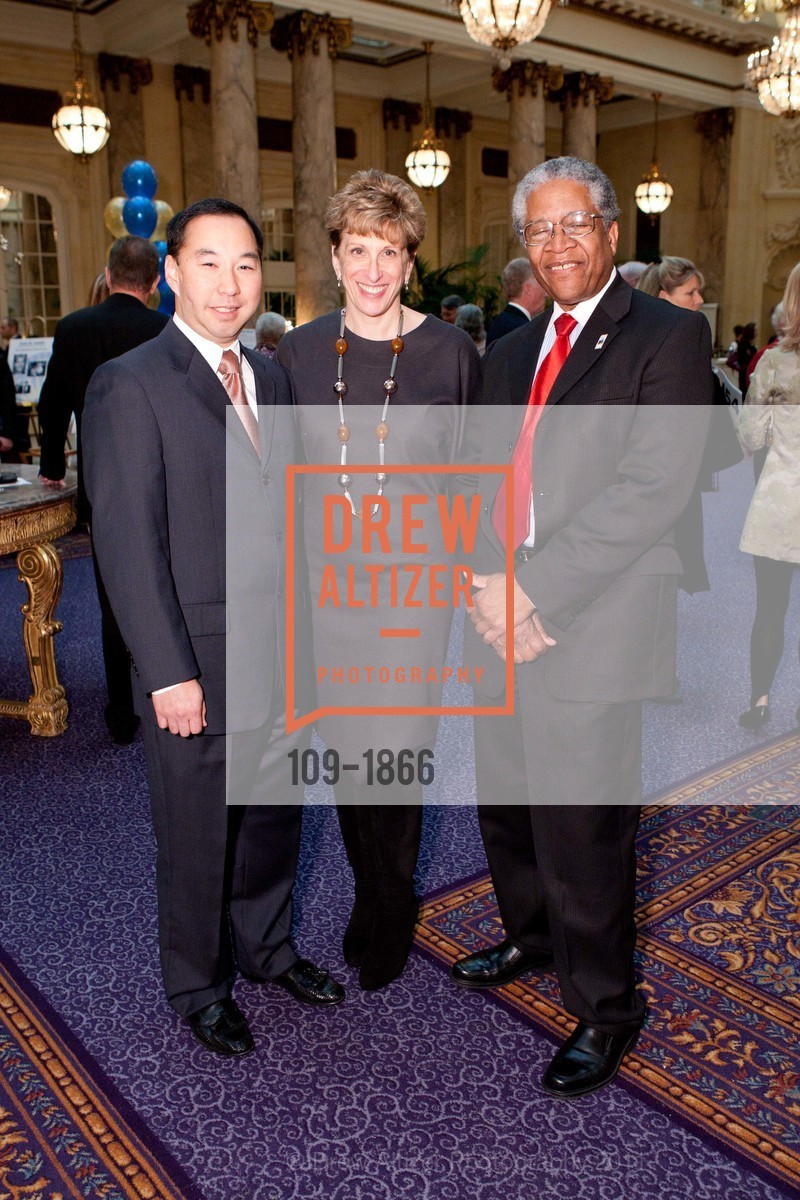 Byron Tatsumi, Susan Zetzer, Harold Brooks, COMMONWEALTH CLUB OF CALIFORNIA 23rd Annual Distinguished Citizen Award Dinner, US, March 15th, 2011, Photo #109-1866 Byron Tatsumi, Susan Zetzer, Harold Brooks, Photo #109-1866