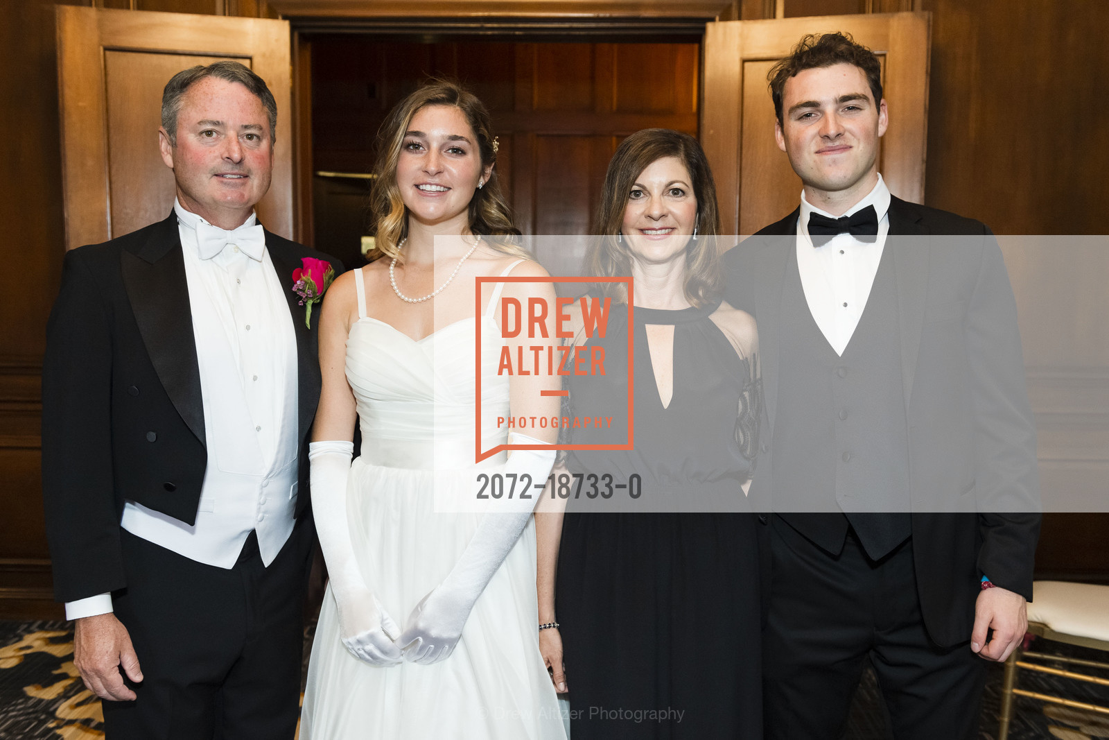 Chris Robbins, Lucy Brownlie Robbins, Alexis Robbins, Will Robbins, San Francisco Debutante Ball 2019, Westin St. Francis, Photo #2072-18733-0 Chris Robbins, Lucy Brownlie Robbins, Alexis Robbins, Will Robbins, Photo #2072-18733-0