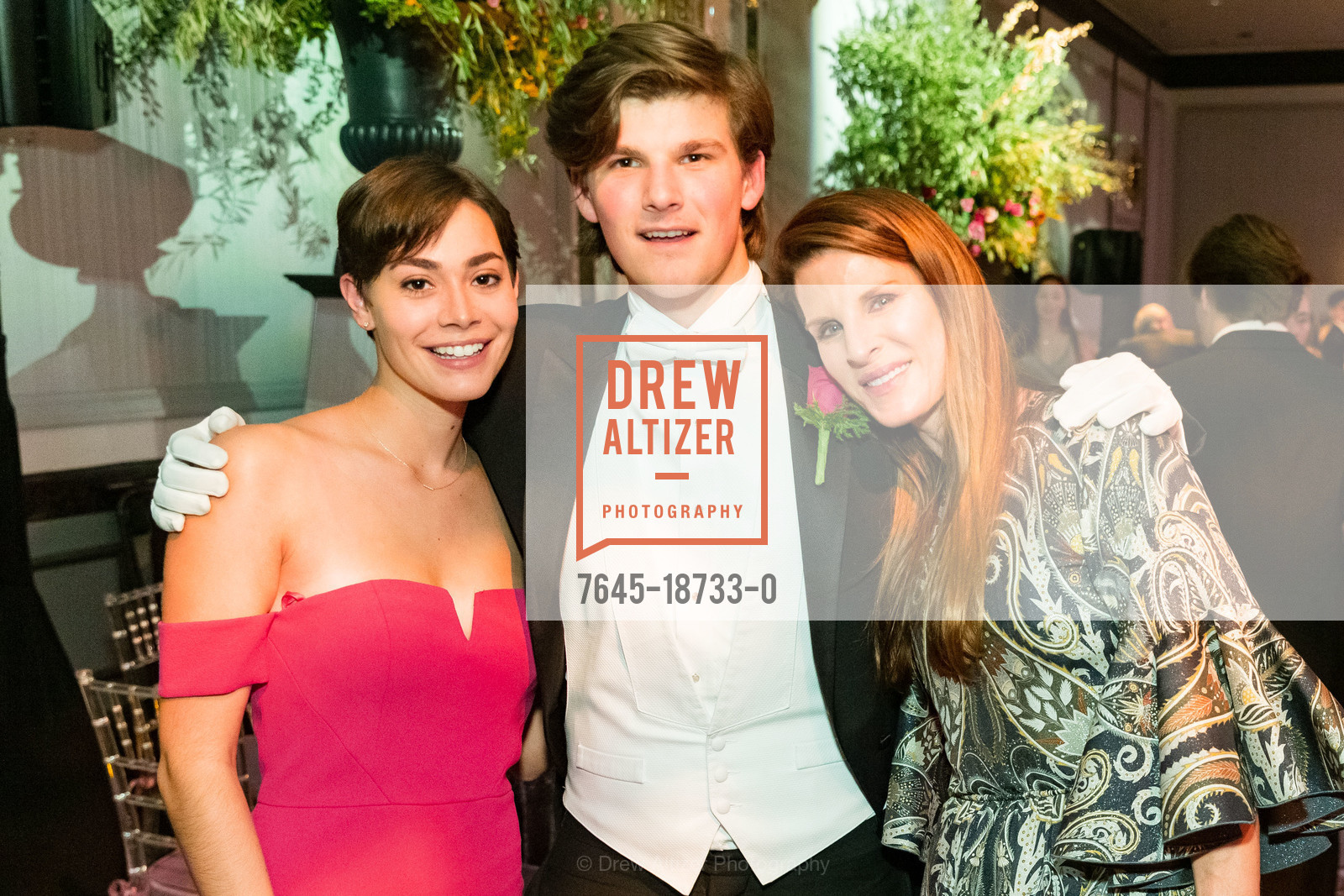 Catherine Hubbner, Nicholas Feiler Podell Jr., Leslie Podell, San Francisco Debutante Ball 2019, Westin St. Francis, Photo #7645-18733-0 Catherine Hubbner, Nicholas Feiler Podell Jr., Leslie Podell, Photo #7645-18733-0