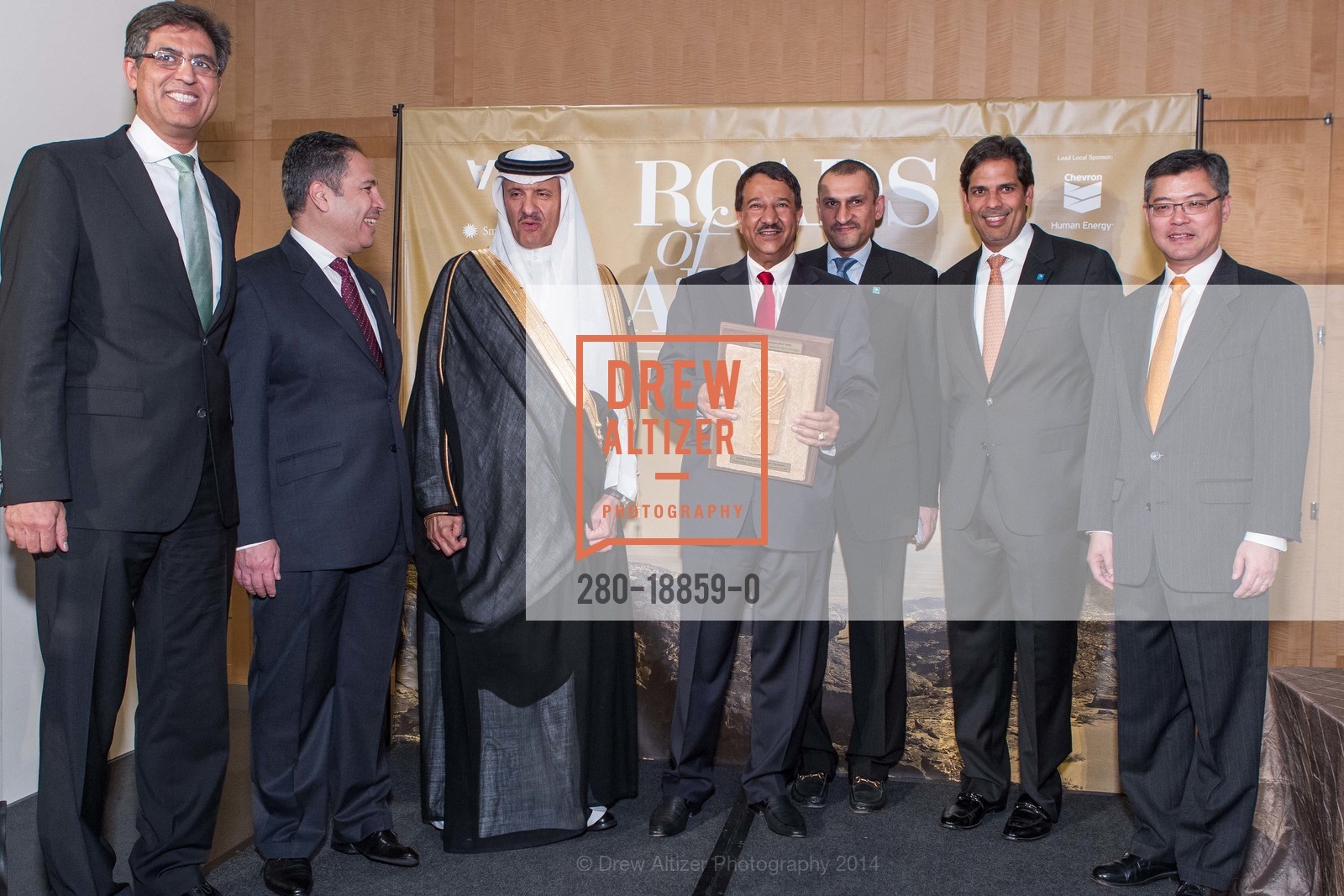 Nasser Nafisee, Sultan Bin Salman Bin Abdulaziz Al Saud, Abdulrahman Ali Wuhaib, Jay Xu, Roads of Arabia - San Francisco Opening, Asian Art Museum. San Francisco, October 27th, 2014, Photo #280-18859-0 Nasser Nafisee, Sultan Bin Salman Bin Abdulaziz Al Saud, Abdulrahman Ali Wuhaib, Jay Xu, Photo #280-18859-0