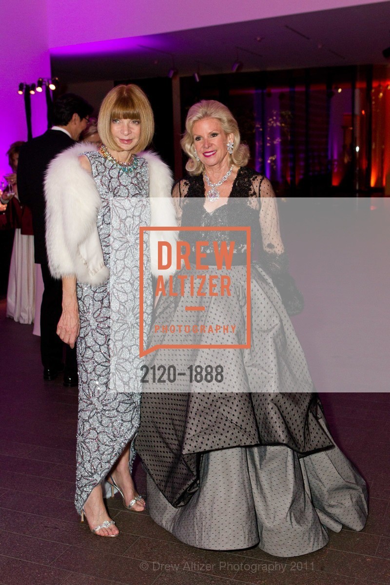 Anna Wintour with Dede Wilsey