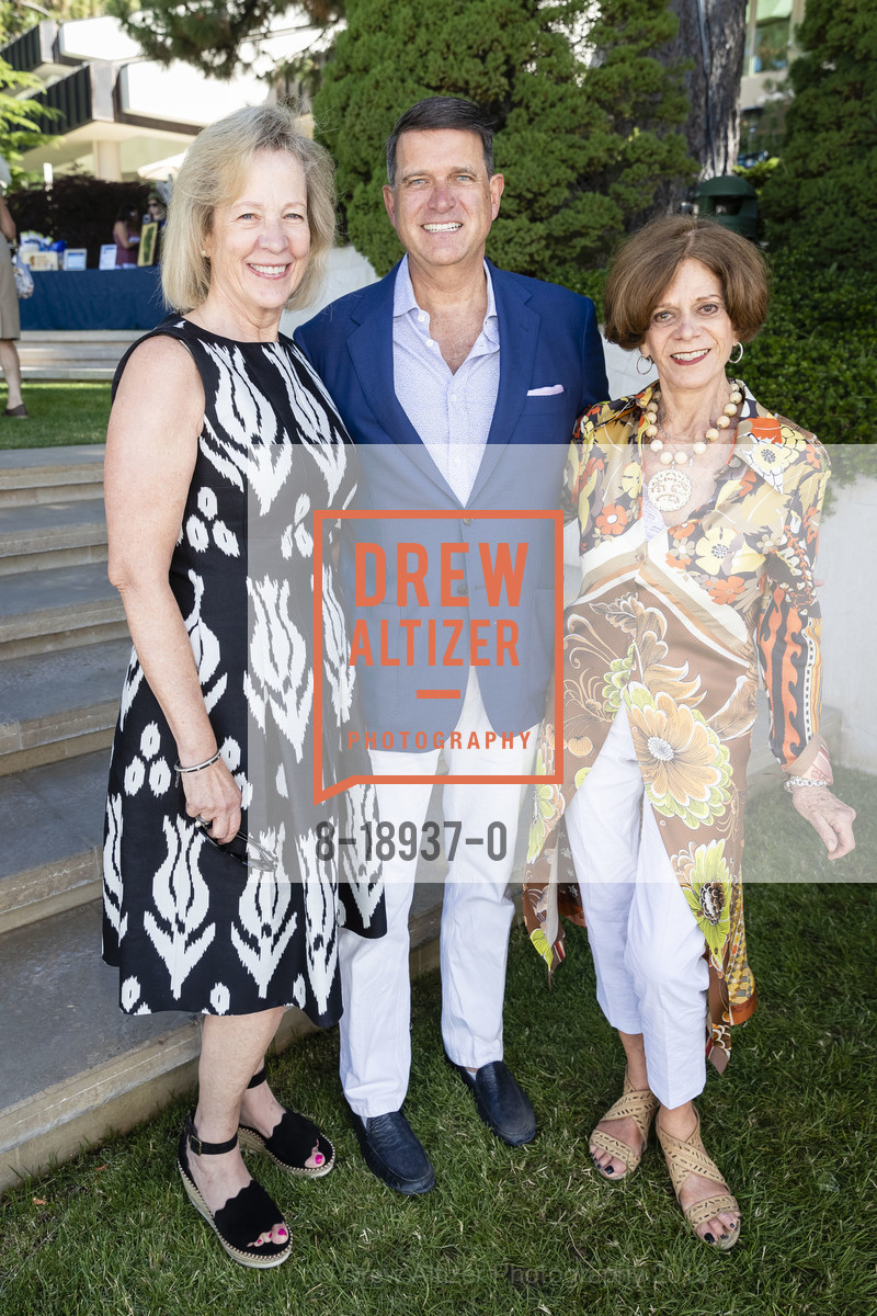 Ed Poole, Lynn Poole, Mimi Bushberg, Saks Fifth Avenue and Oscar de La Renta Fashion Show to Benefit The League to Save Lake Tahoe 2019, Schumaker Home. 1047 Lakeshore Blvd, August 3rd, 2019, Photo #8-18937-0 Ed Poole, Lynn Poole, Mimi Bushberg, Photo #8-18937-0